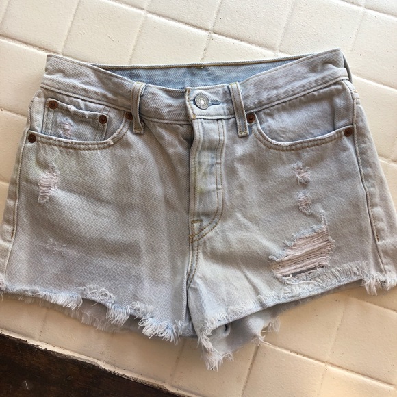 distressed levi shorts - Picture 1 of 3